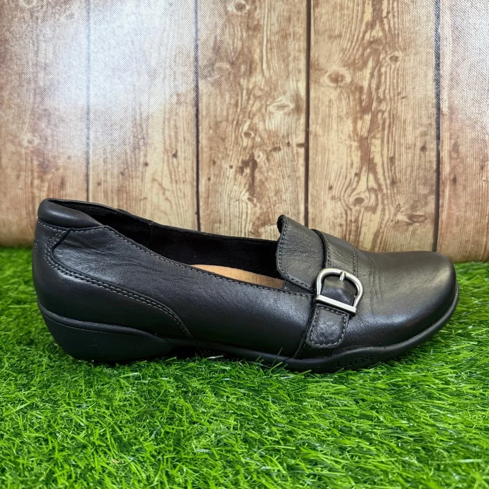 Taos Uppity Loafers Womens sizee 7.5 Black Leather Buckle Comfort